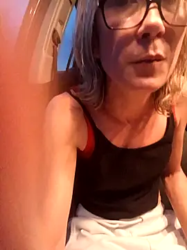 Snapshot of Timide_girl2 chatting on December 4, 2024, 4:49 pm Timide girl2 online show from December 4, 2024, 4:49 pm