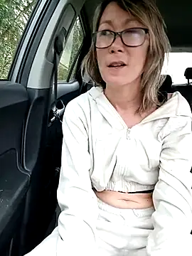 Snapshot of Timide_girl2 chatting on February 9, 2025, 3:01 pm Timide girl2 online show from February 9, 2025, 3:01 pm