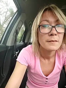 Snapshot of Timide_girl2 chatting on March 6, 2025, 1:03 pm Timide girl2 online show from March 6, 2025, 1:03 pm