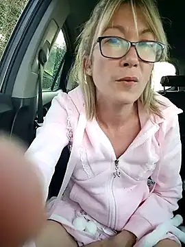 Snapshot of Timide_girl2 chatting on March 8, 2025, 10:00 am Timide girl2 online show from March 8, 2025, 10:00 am