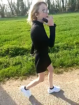 Snapshot of Timide_girl2 chatting on March 18, 2025, 3:31 pm Timide girl2 online show from March 18, 2025, 3:31 pm