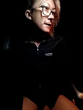 Snapshot of Timide_girl2 chatting on October 8, 2025, 4:10 am Timide girl2 online show from October 8, 2025, 4:10 am