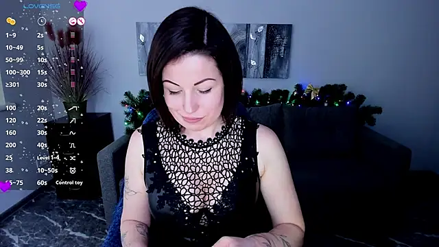 Snapshot of Emily_Midlton chatting on January 7, 2025, 10:32 am Emily Midlton online show from January 7, 2025, 10:32 am