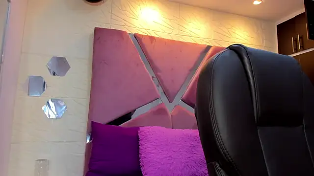 Charlotte Ice1 online show from November 7, 2025, 4:29 pm