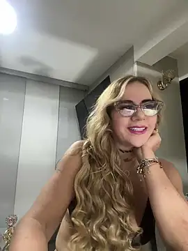 LARIANA RIVERA23 online show from January 13, 2025, 11:06 pm