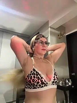 LARIANA RIVERA23 online show from February 24, 2025, 4:27 am