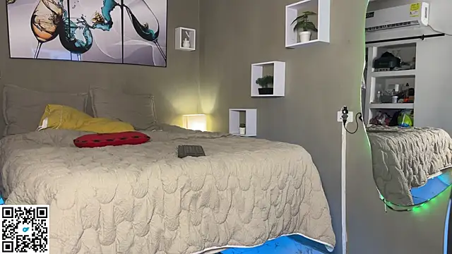 wendy alejo1712 online show from April 13, 2026, 11:10 pm