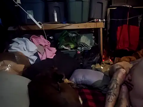 hungandtatted666 online show from September 10, 2025, 11:43 am