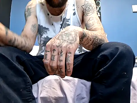 hungandtatted666 online show from April 8, 2026, 10:26 am