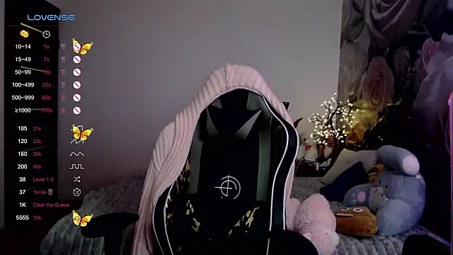  Just a queen 3 online show from March 9, 2025, 6:32 pm