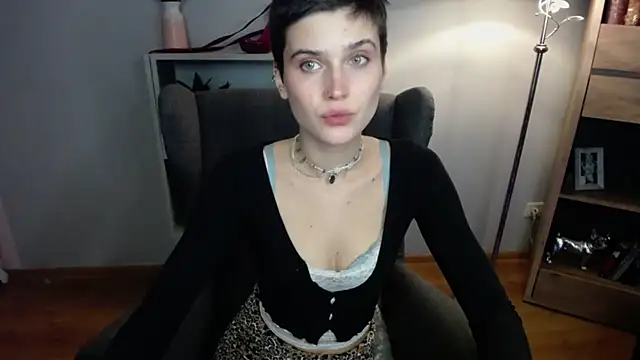 sarah perfect online show from December 14, 2025, 2:33 pm