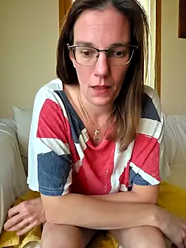 SpiceLea online show from October 18, 2025, 4:30 pm