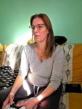 SpiceLea online show from October 23, 2025, 1:10 pm