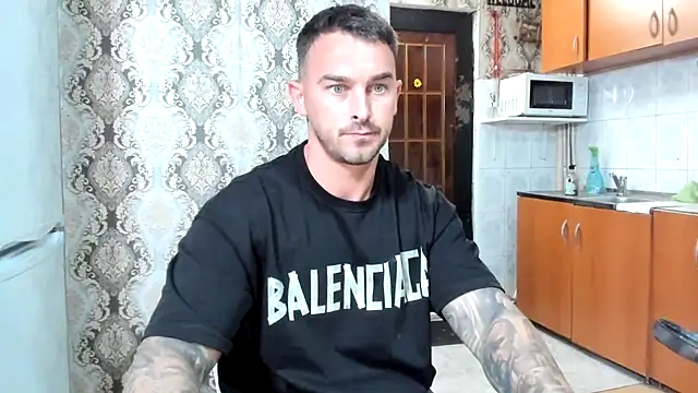 Snapshot of Jonmusclemaster chatting on July 25, 2026, 8:39 pm Jonmusclemaster online show from July 25, 2026, 8:39 pm