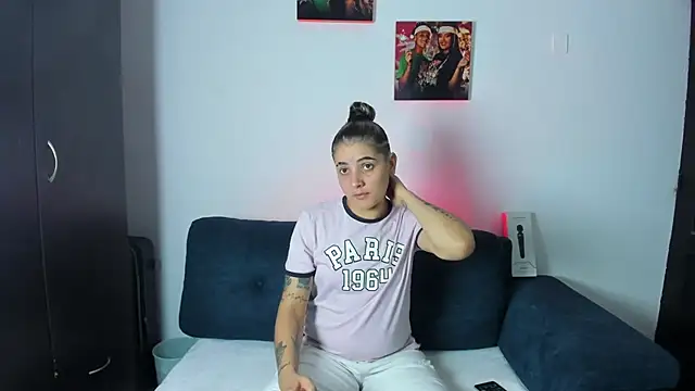 AndreaAndKarina online show from October 3, 2025, 2:47 pm