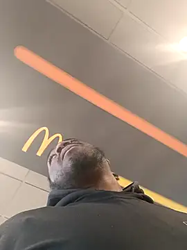 Snapshot of MRHANDSOME3800 chatting on March 17, 2025, 9:34 pm MRHANDSOME3800 online show from March 17, 2025, 9:34 pm