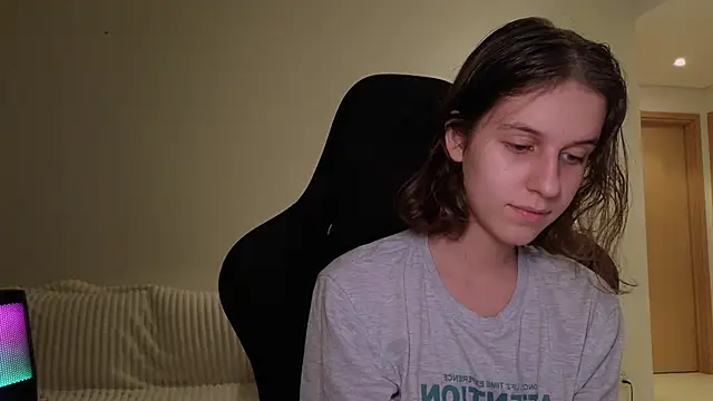 VanessaBayer2 online show from December 6, 2024, 12:27 pm