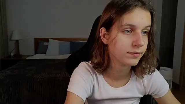 VanessaBayer2 online show from March 17, 2025, 11:43 pm