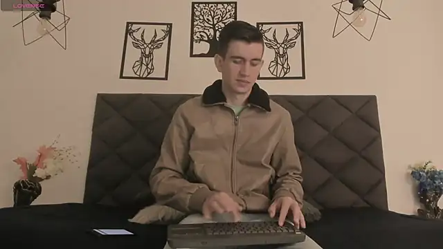 MikaelSlow online show from January 19, 2025, 4:01 am