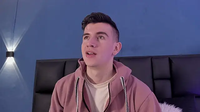 Snapshot of MikaelSlow chatting on October 3, 2025, 3:47 am MikaelSlow online show from October 3, 2025, 3:47 am