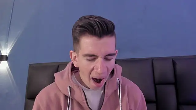 Snapshot of MikaelSlow chatting on October 17, 2025, 3:53 am MikaelSlow online show from October 17, 2025, 3:53 am