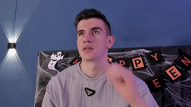 Snapshot of MikaelSlow chatting on October 24, 2025, 3:47 am MikaelSlow online show from October 24, 2025, 3:47 am