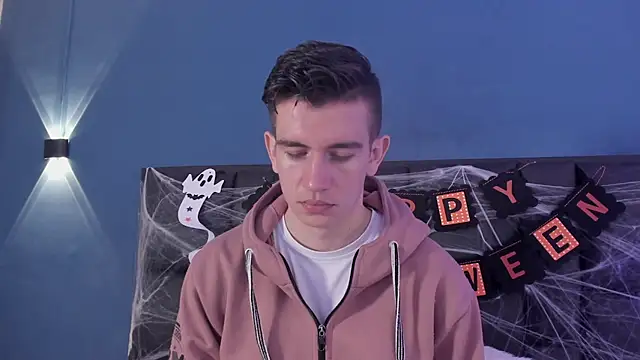 Snapshot of MikaelSlow chatting on October 28, 2025, 4:05 am MikaelSlow online show from October 28, 2025, 4:05 am