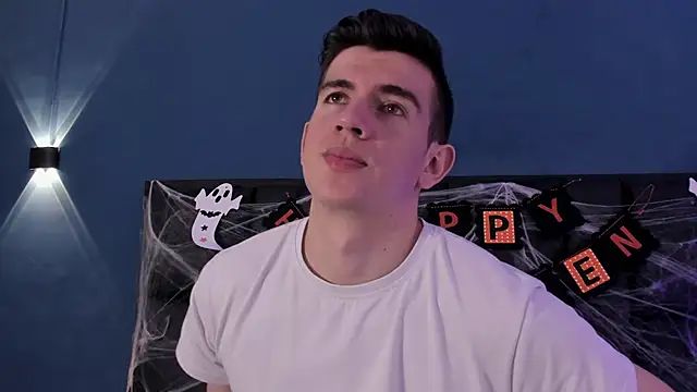 Snapshot of MikaelSlow chatting on October 31, 2025, 4:02 am MikaelSlow online show from October 31, 2025, 4:02 am