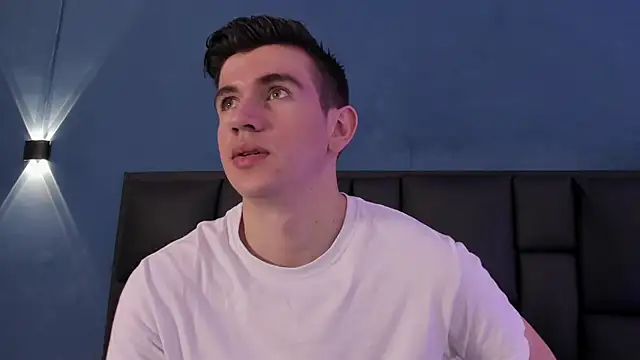 Snapshot of MikaelSlow chatting on November 2, 2025, 10:23 pm MikaelSlow online show from November 2, 2025, 10:23 pm