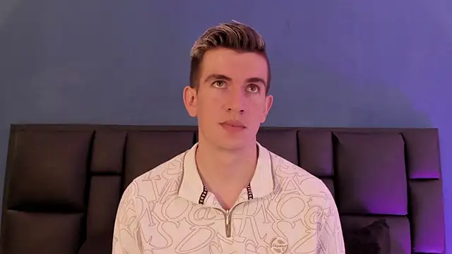 MikaelSlow online show from February 4, 2026, 3:01 am