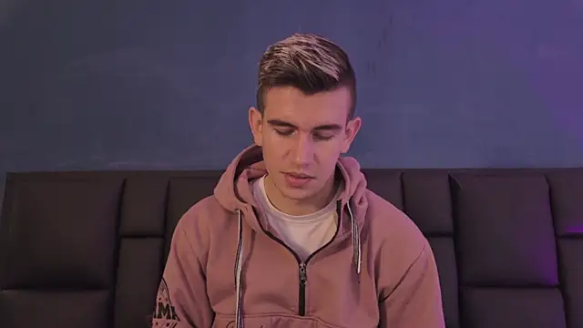 MikaelSlow online show from March 11, 2026, 4:18 am