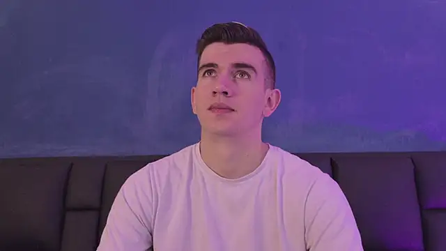 MikaelSlow online show from March 31, 2026, 4:02 am