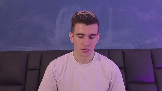 MikaelSlow online show from April 1, 2026, 4:13 am