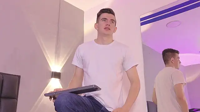 MikaelSlow online show from April 13, 2026, 7:08 pm