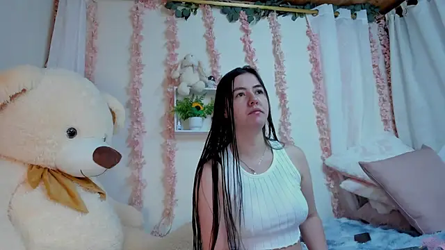 Idara and Edahi01 online show from October 21, 2025, 12:00 am