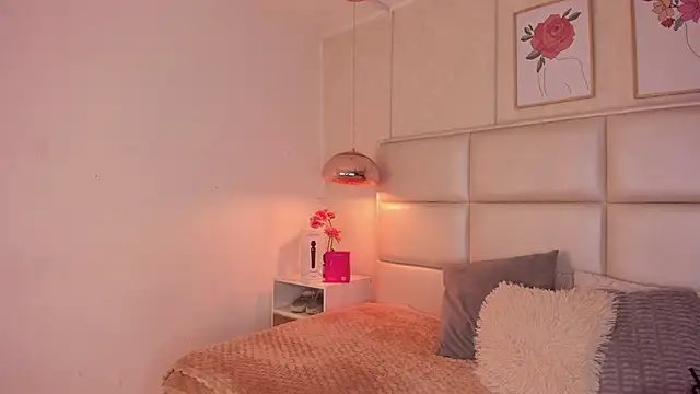 Aily Yozuko online show from April 24, 2026, 2:36 am