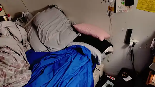 Snapshot of ROCKHARDDADDY86 chatting on January 13, 2026, 6:13 pm ROCKHARDDADDY86 online show from January 13, 2026, 6:13 pm