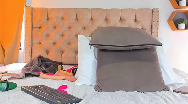 Anya Texas online show from March 15, 2025, 8:21 pm