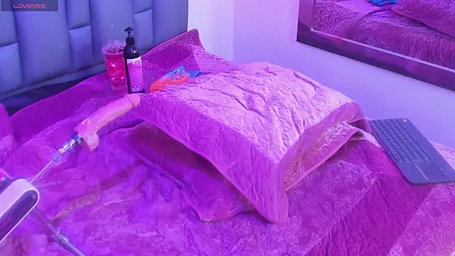 brithanyadams23 online show from February 15, 2025, 8:33 am