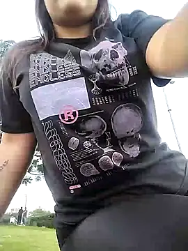 Liancy online show from December 13, 2024, 9:52 pm