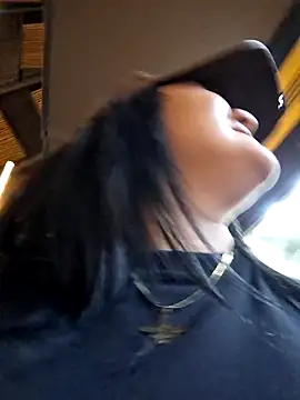 Liancy online show from March 22, 2025, 6:14 pm