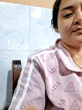 Liancy online show from September 22, 2025, 7:27 pm