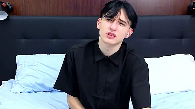 Snapshot of AmondCor chatting on December 23, 2024, 2:50 pm AmondCor online show from December 23, 2024, 2:50 pm