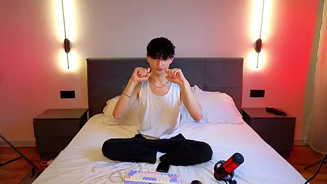 Snapshot of AmondCor chatting on September 24, 2025, 1:14 pm AmondCor online show from September 24, 2025, 1:14 pm