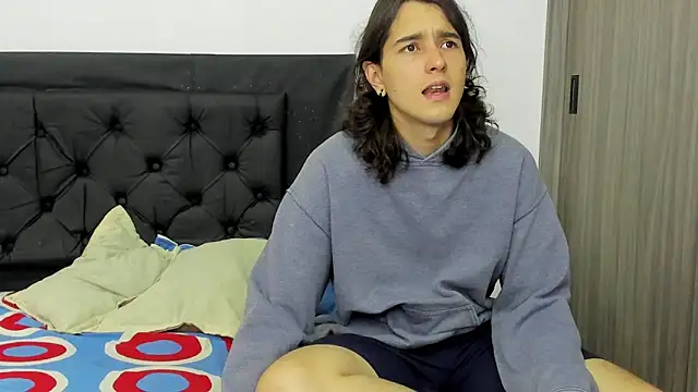 Snapshot of alex_connorr chatting on January 3, 2025, 8:32 pm alex connorr online show from January 3, 2025, 8:32 pm