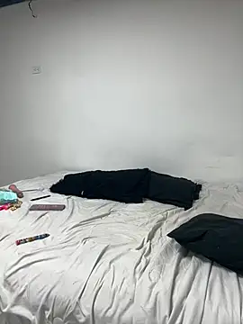 aliensexy online show from March 7, 2025, 6:57 am