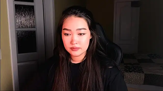 Erica Wayne online show from February 14, 2025, 5:46 pm