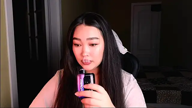 Erica Wayne online show from March 11, 2025, 3:02 pm