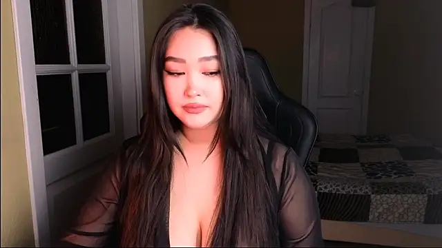 Erica Wayne online show from March 12, 2025, 12:36 pm