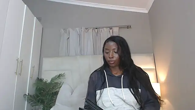 naughtyblackdolie online show from November 7, 2025, 3:17 am